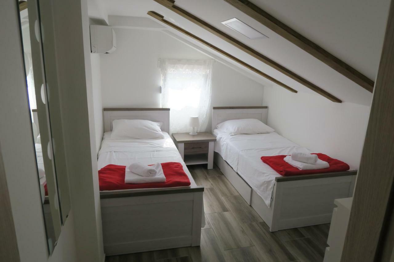 Family Apartment Baška Esterno foto