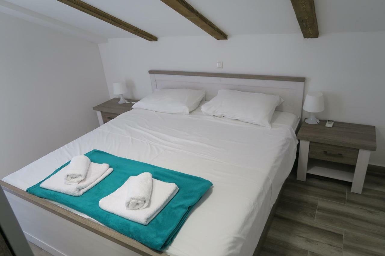 Family Apartment Baška Esterno foto
