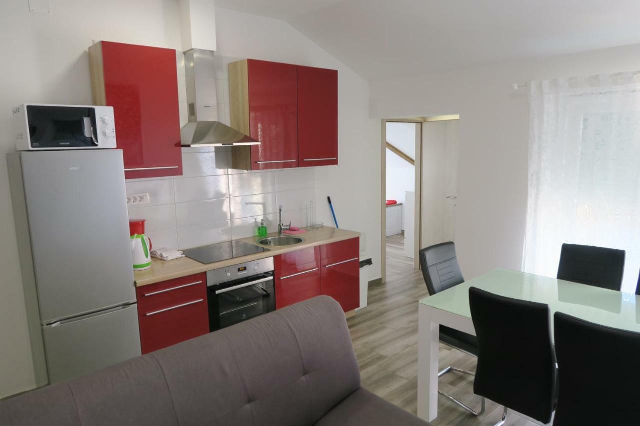 Family Apartment Baška Esterno foto