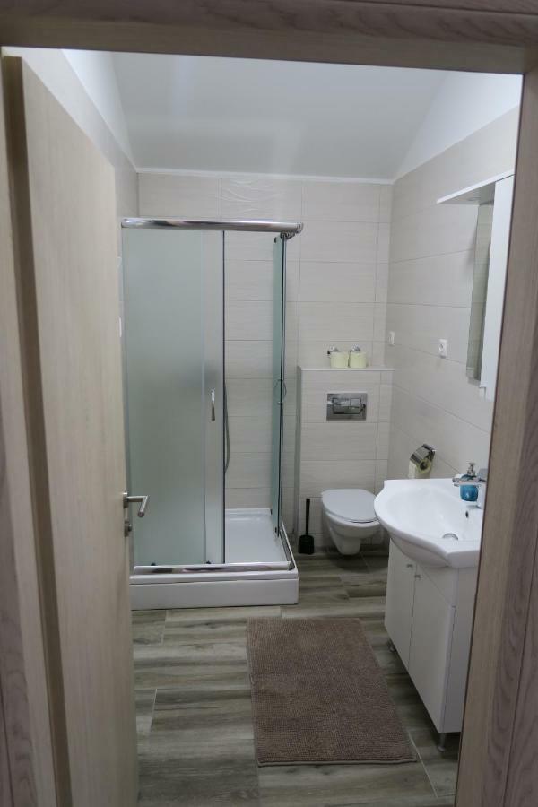 Family Apartment Baška Esterno foto