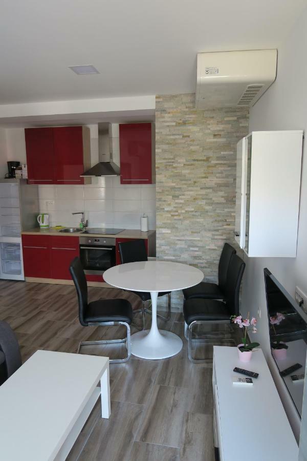 Family Apartment Baška Esterno foto