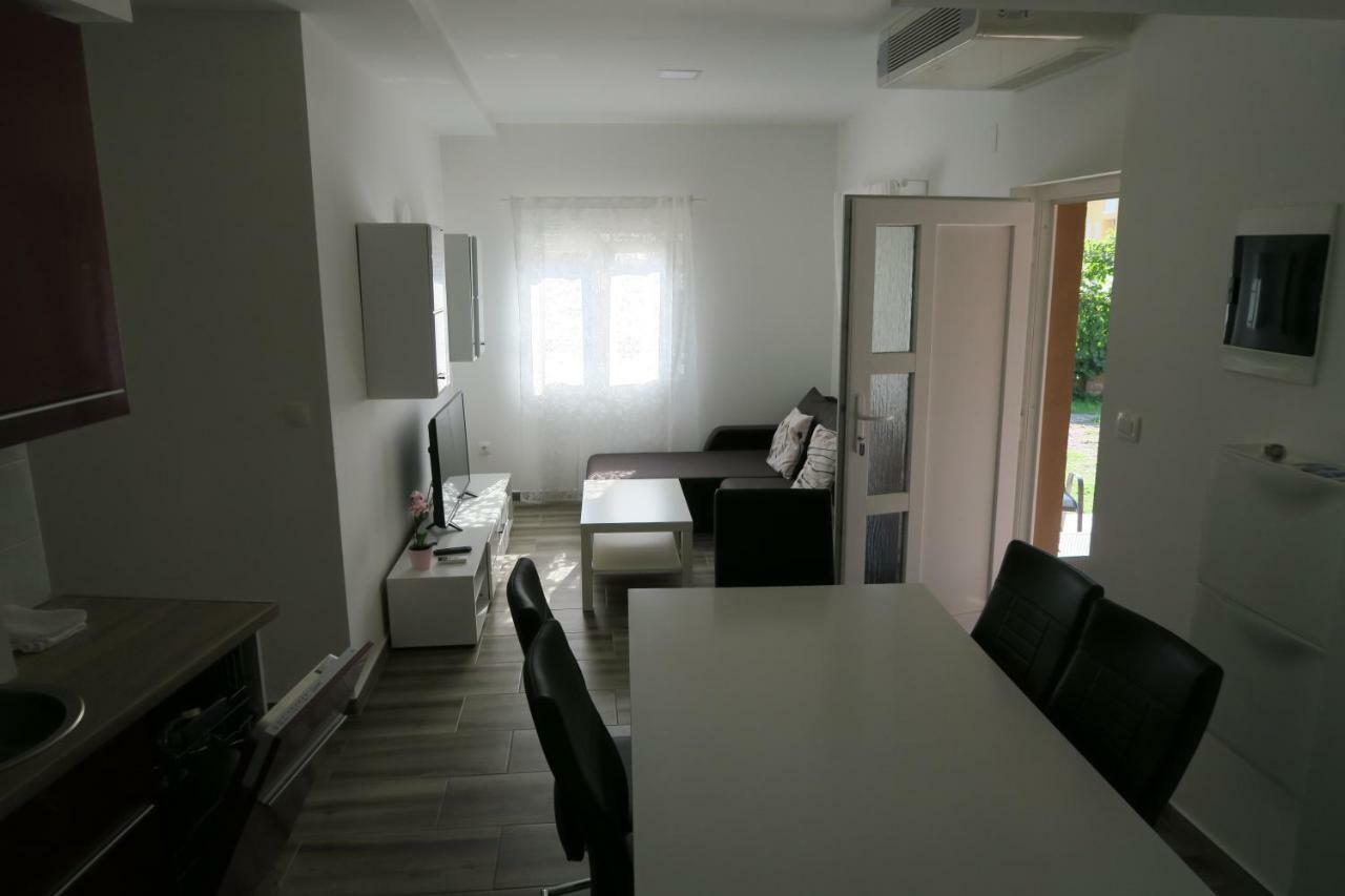 Family Apartment Baška Esterno foto