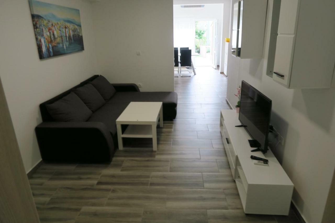 Family Apartment Baška Esterno foto