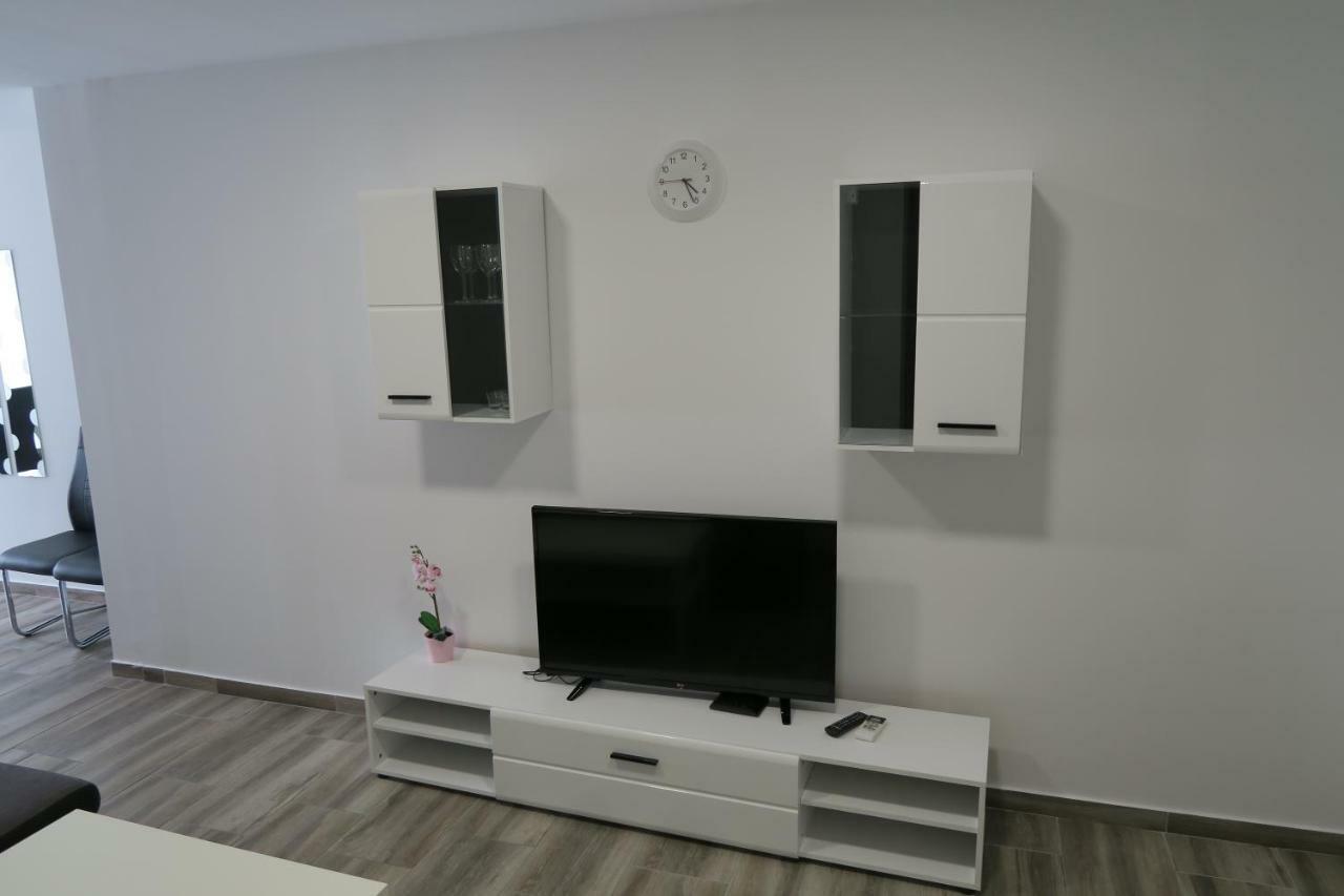Family Apartment Baška Esterno foto