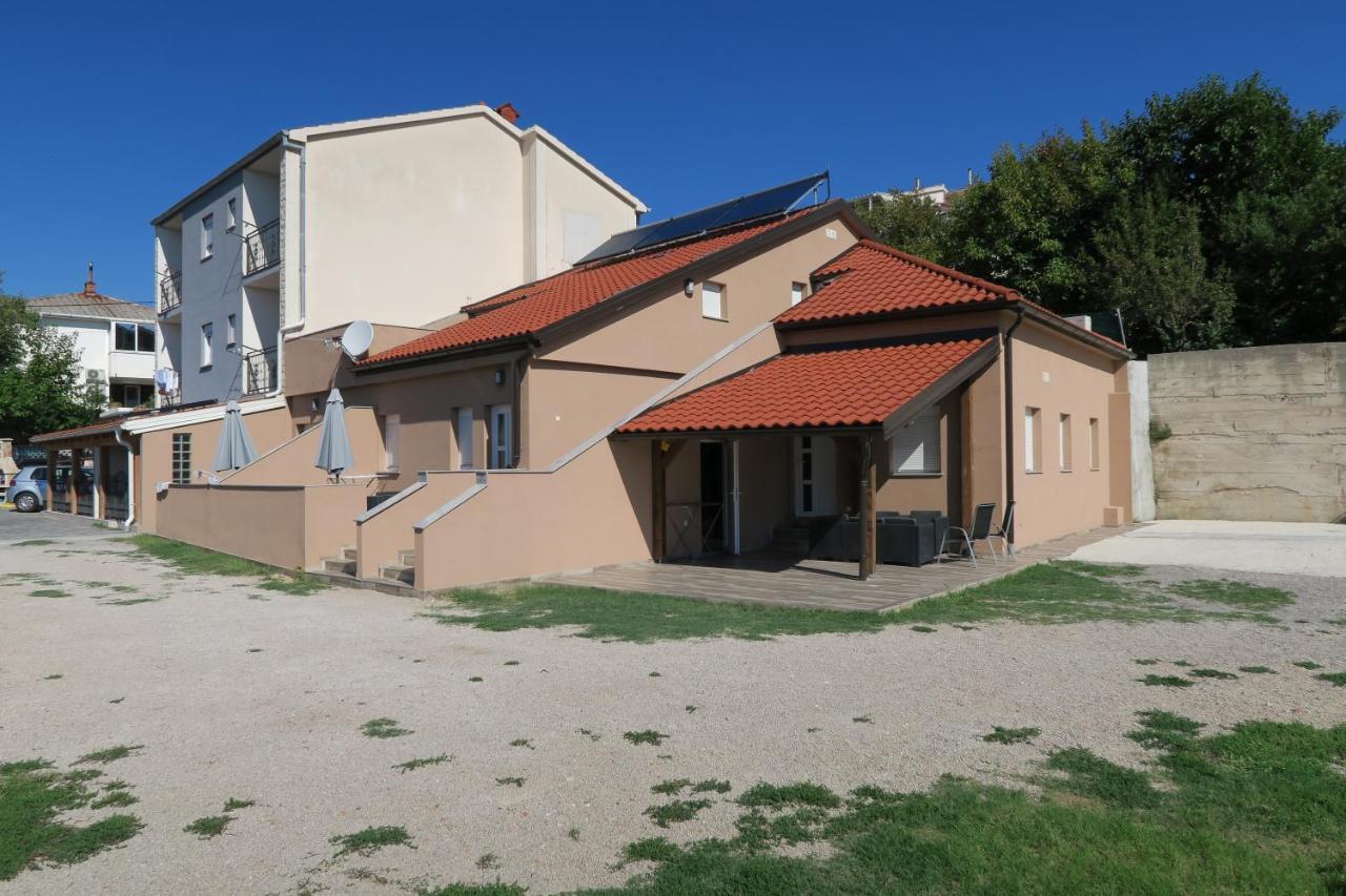 Family Apartment Baška Esterno foto