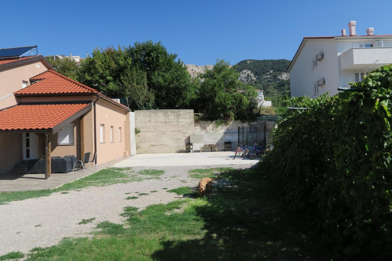 Family Apartment Baška Esterno foto